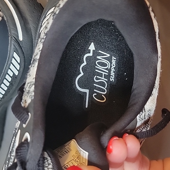 Brooks Adrenaline GTS 23 Size 9 - NEW - Picture 8 of 9